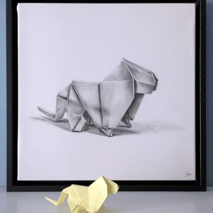 A hyperrealistic drawing with a 3D effect depicting an origami lion, created by artist Magali Lapeyre-Mirande, on watercolor paper stretched over a frame and mounted in a shadow box