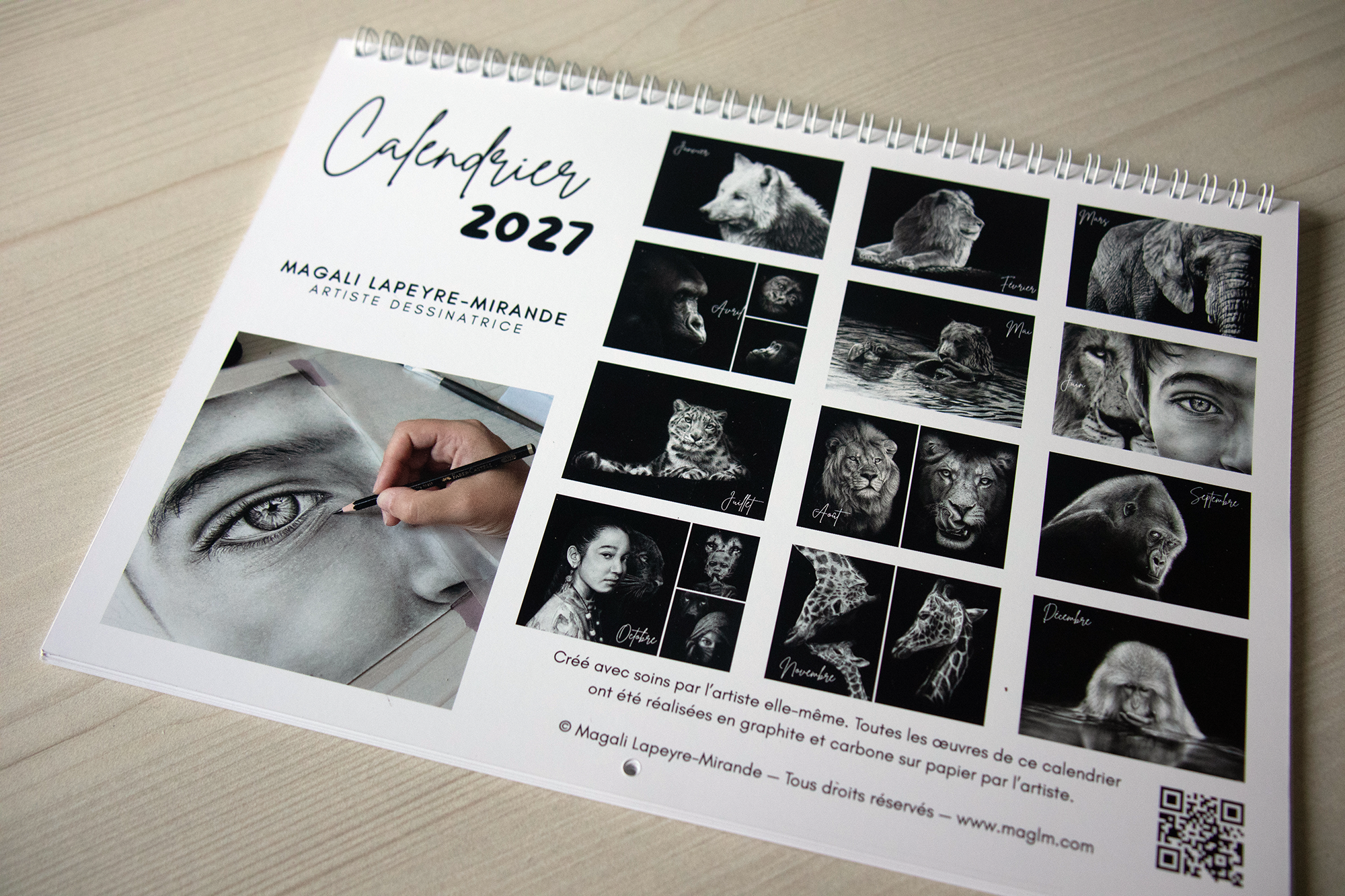 Verso du calendrier d'art 2027 de l'artiste dessinatrice Magali Lapeyre-Mirande présentant les œuvres sélectionnées